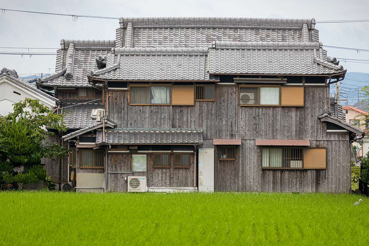 老朽化した再建築不可物件を700万円で売却